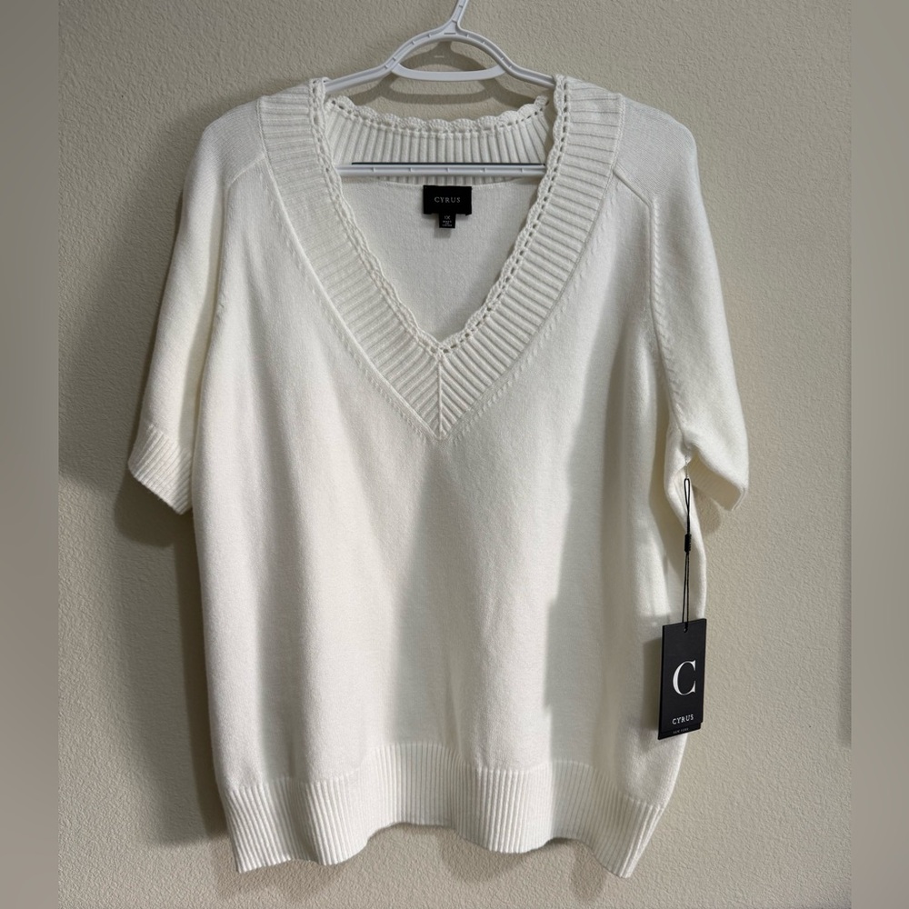 White Short Sleeve Sweater by Cyrus Sz 1X NWT